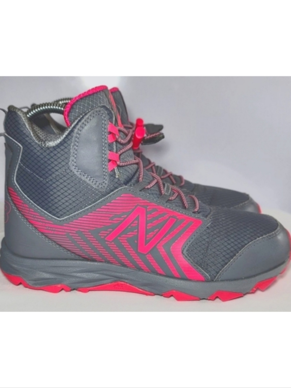 New Balance Big boys size 7 Grey & Pink 700v1 Hiking sneakers.